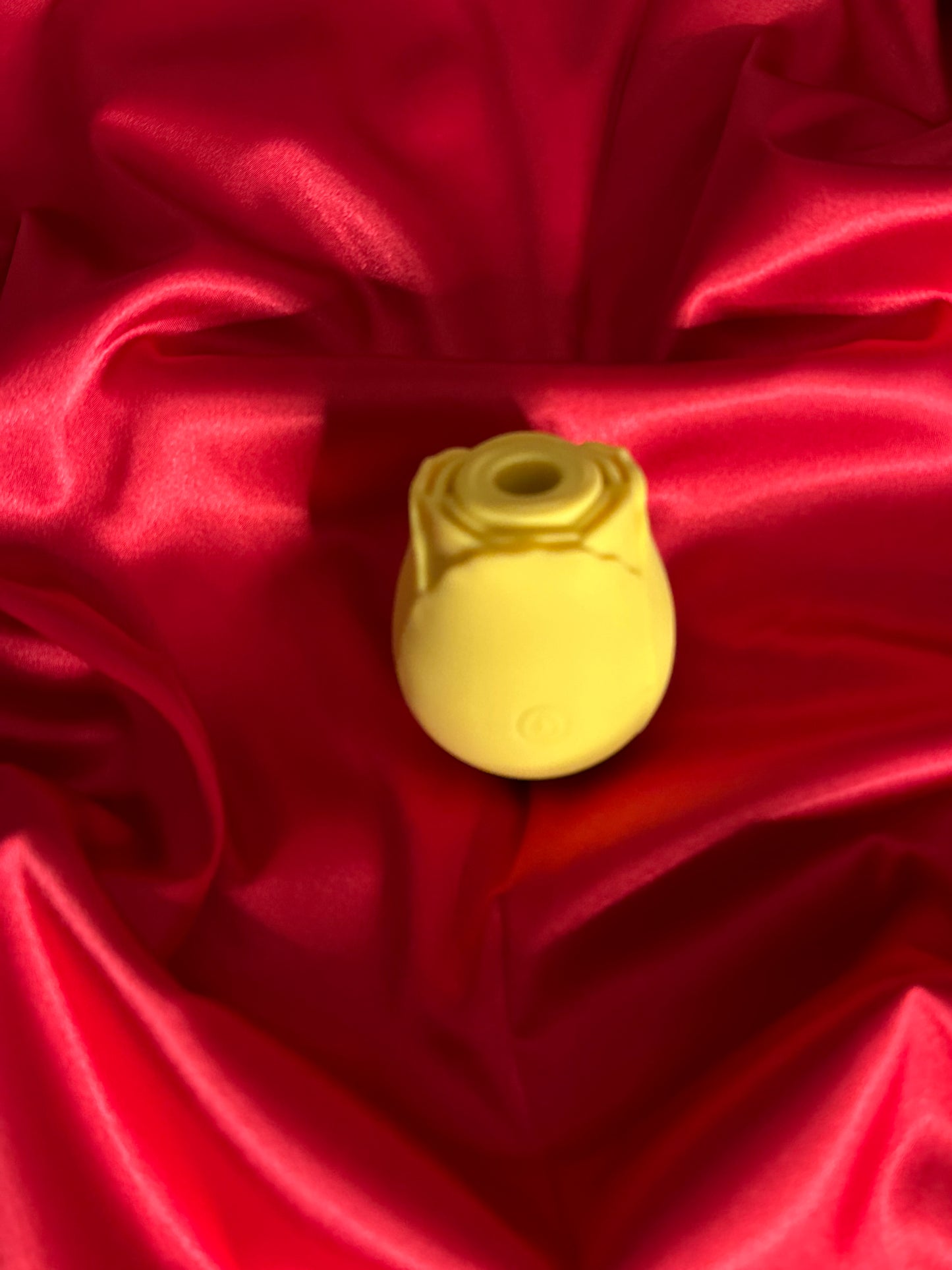 Blossom Bliss: Rose-Shaped Woman Vibrator